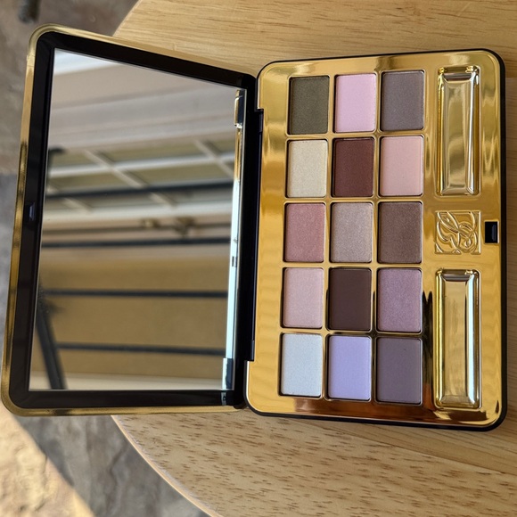 Estée Lauder Deluxe Eyeshadow Palette!!🔥🔥🔥 - Picture 3 of 16